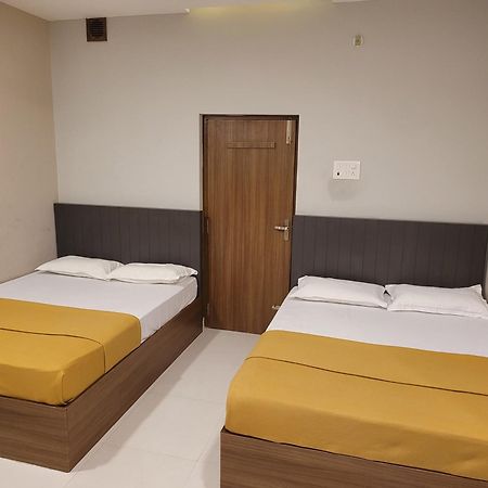 M Square Hotel Vellore Quarto foto