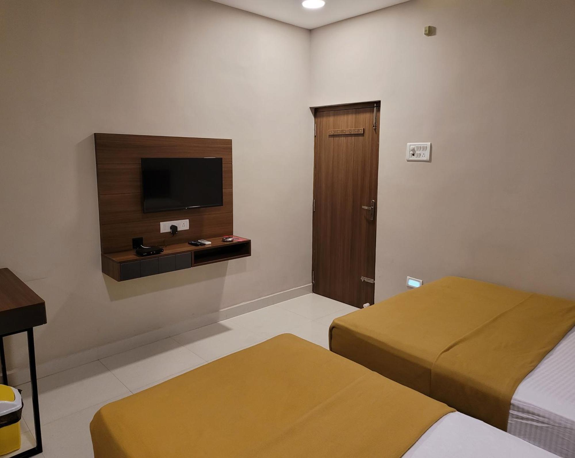 M Square Hotel Vellore Quarto foto